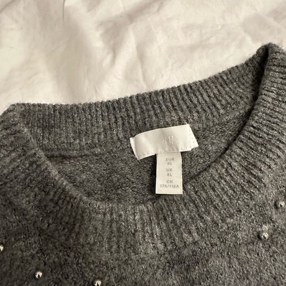 H&M jeweled sweater. Gray size XL - Picture 7 of 10